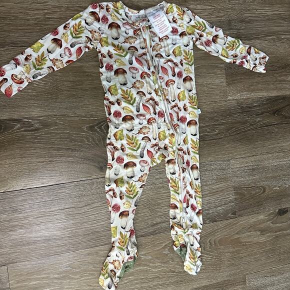 Posh Peanut Mushroom and Leaf Print Kids Footie 18-24 Months - Picture 1 of 4
